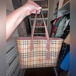 Burberry Medium Reversible Haymarket Tote Bag Light Elderberry